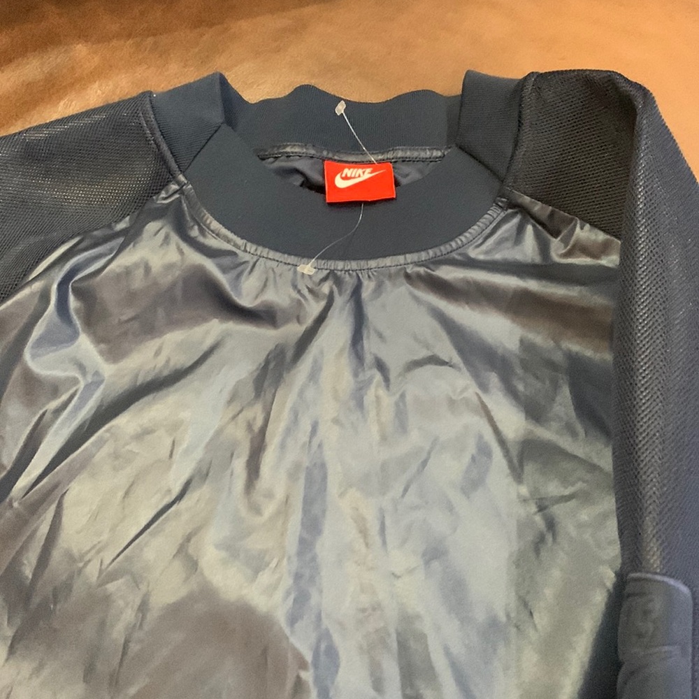 Women’s Nike workout top